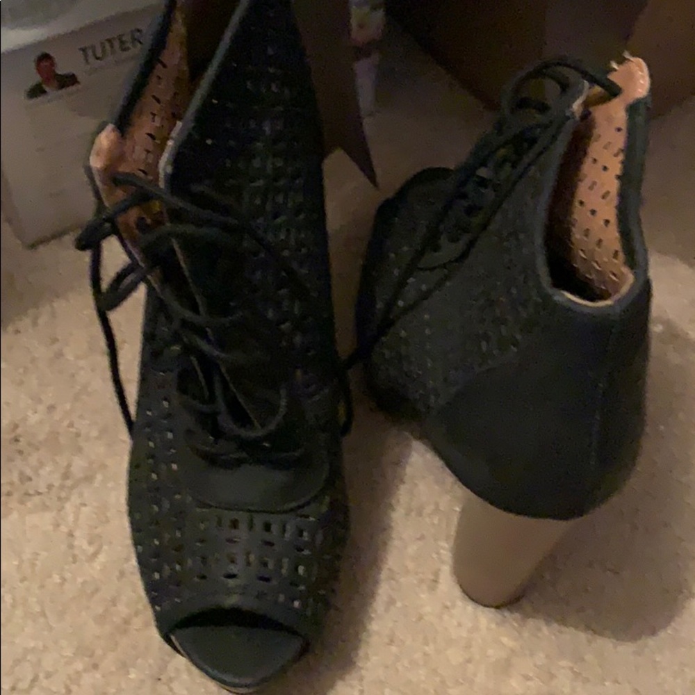 Open toe booties - Picture 3 of 5